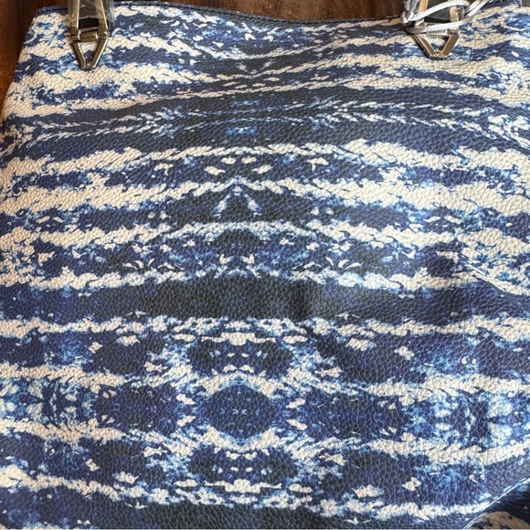 NWT Danielle Nicole Tarah Tote Bag with Side Zipper Expansion - Picture 3 of 8